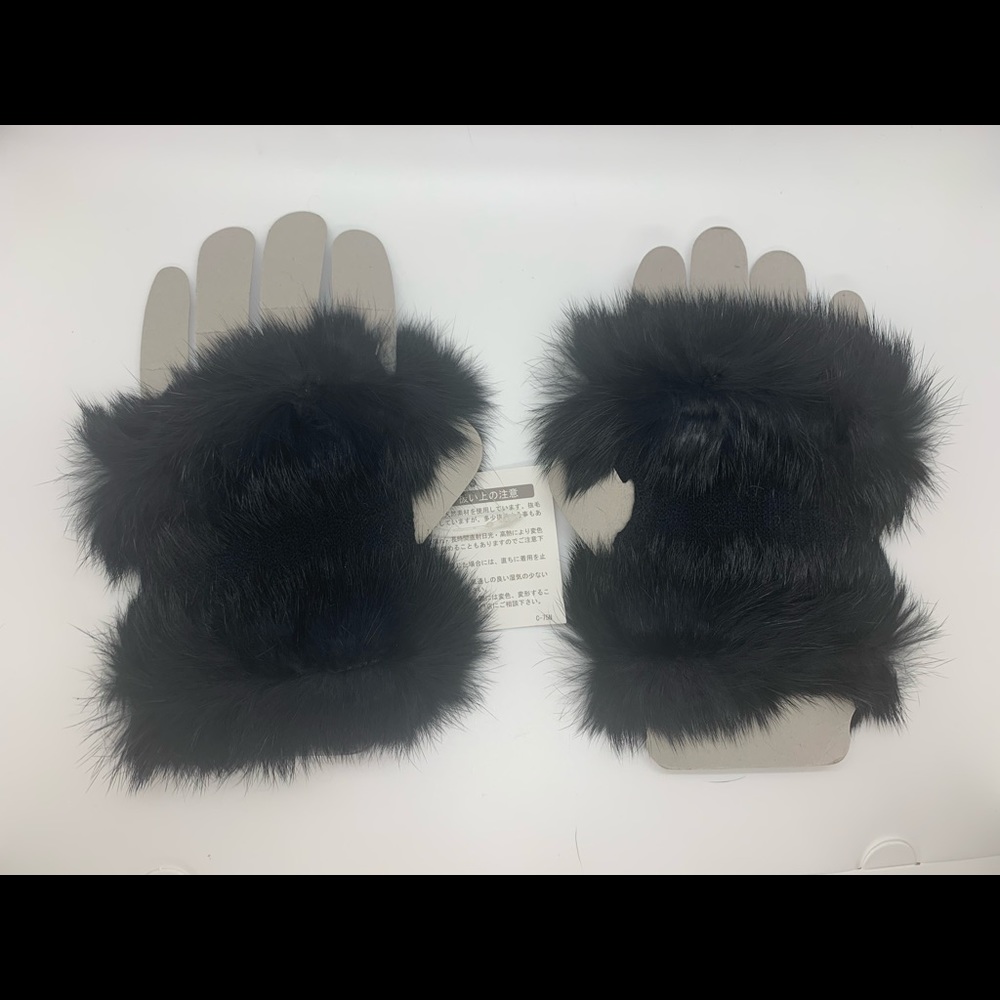 Fingerless black fur gloves